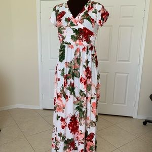 STUNNING floral maxi dress